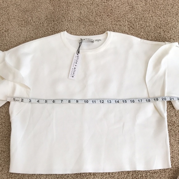 NWT! ALICE + OLIVIA Size M white ruffled sweater - Picture 12 of 13